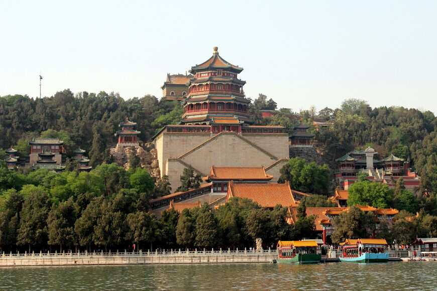 Парк ихэюань (летний императорский дворец) в пекине