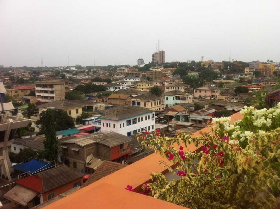 Аккра — крупнейший город и столица Республики Ганы, которая находится на западе Африканского континента. Аккра играет роль культурного, религиозного и промышленного центра страны. Название города образовалось от искаженного европейцами слова «nkran», кото