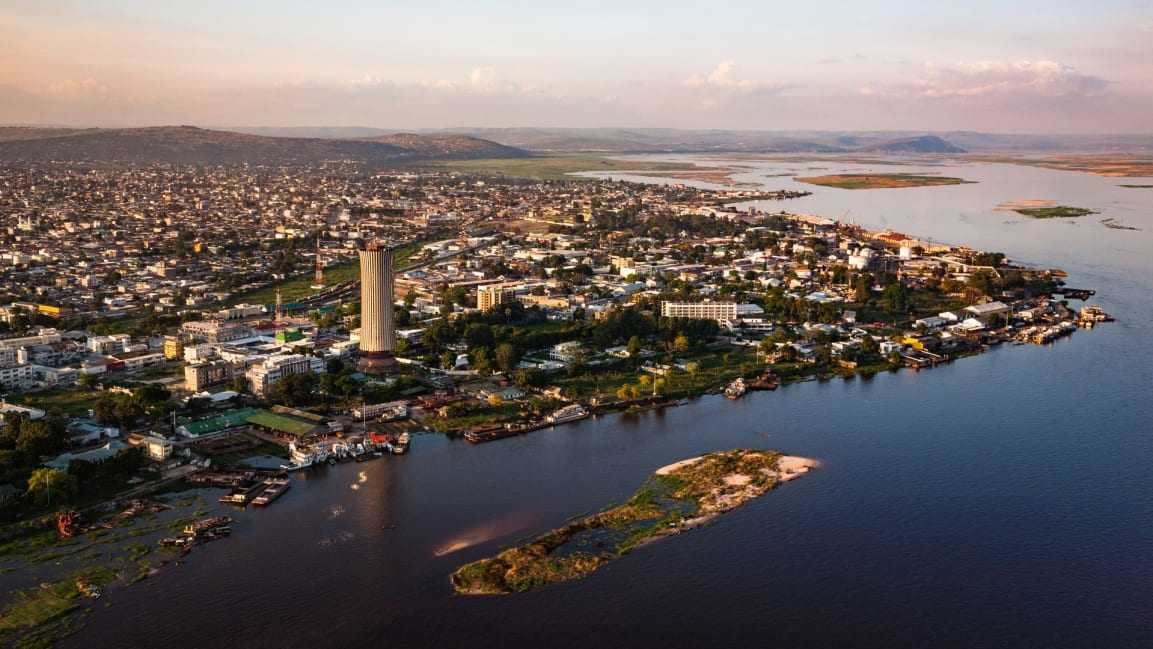 Браззавиль — столица и самый густонаселённый город Республики Конго, расположен на правом берегу реки Конго, напротив Киншасы В городе проживает примерно треть населения страны