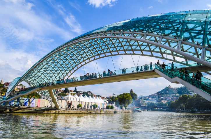 Мост мира, тбилиси (грузия): история, фото, как добраться, адрес
на карте и время работы в 2021 - 2022