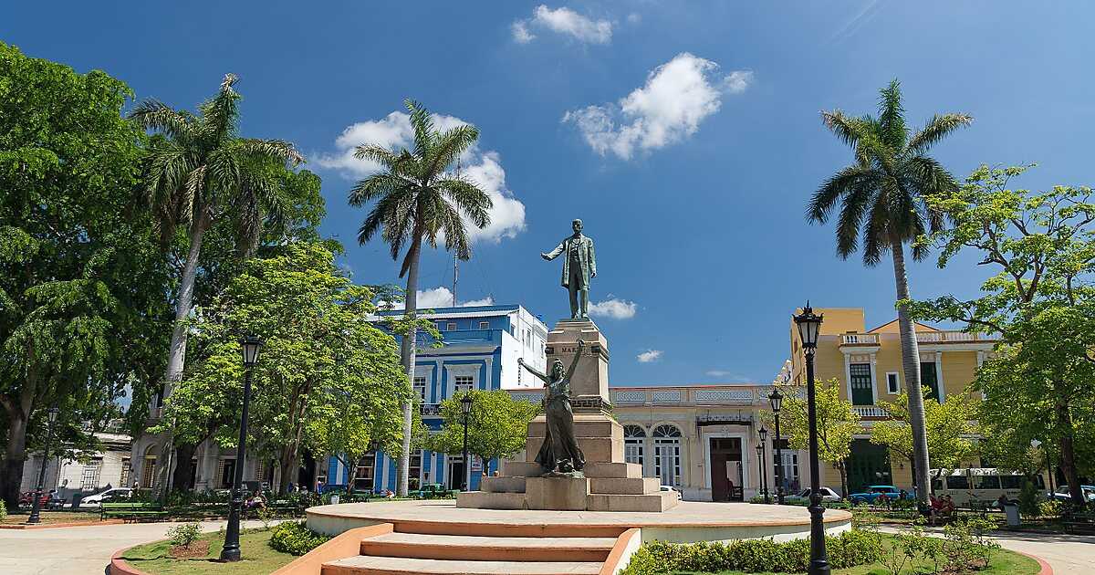 Матансас — типичный провинциальный город на севере Кубы, административный центр одноименной провинции Скудные магазины, пыльные боковые улочки и примитивный транспорт позволяют обитателям курорта бросить беглый взгляд на повседневную жизнь кубинцев и вско