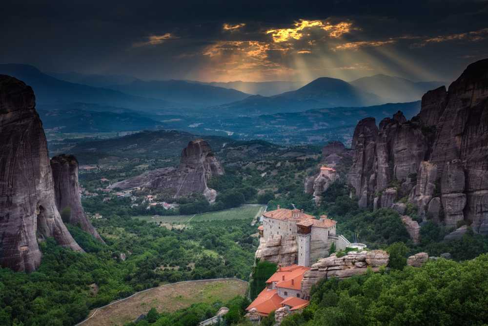 Метеоры — монастыри между небом и землей в скалах греции