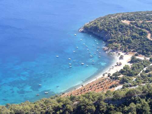 Самос — остров в Эгейском море. Он принадлежит Греции и расположен в архипелаге Восточные Спорады. С востока на запад Самос протянулся на 43 км, а с севера на юг – на 13 км.