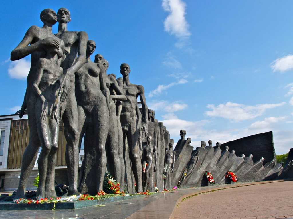 Холокост - самые пронзительные мемориалы памяти жертв холокоста