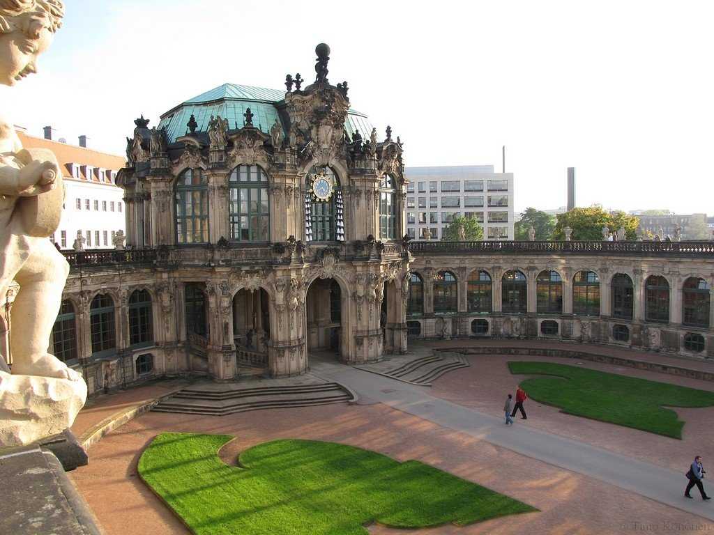 Цвингер – дворцовый ансамбль с музеями и павильонами в стиле барокко
