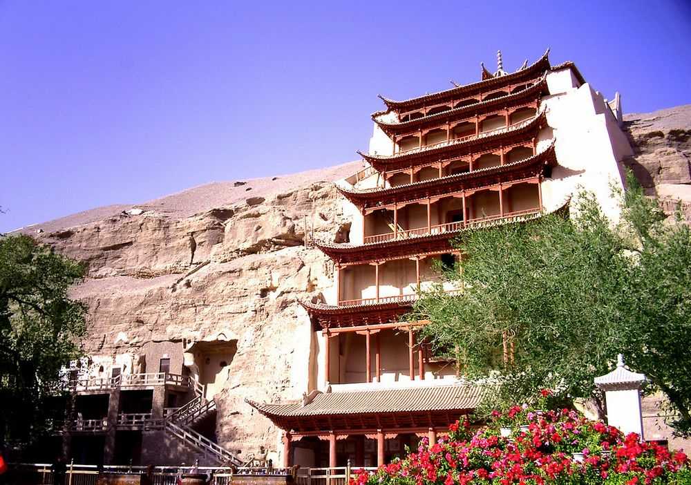 Пещеры могао в окрестностях дуньхуаня - пещеры тысячи будд