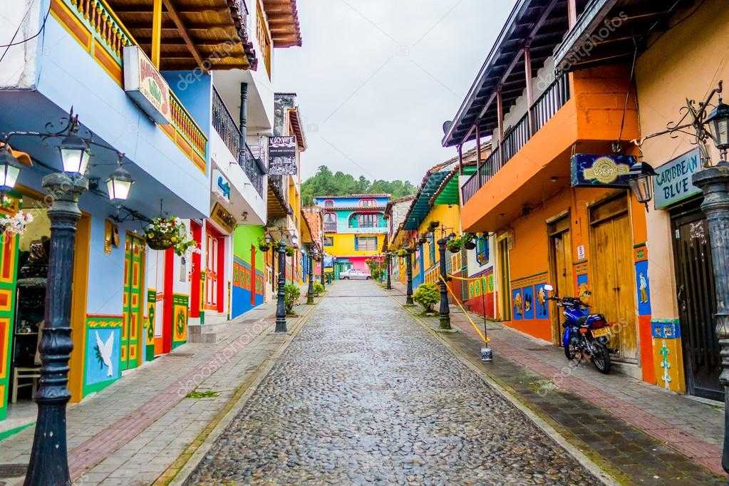 Гуатапе: «разноцветный город-сказка» (колумбия)