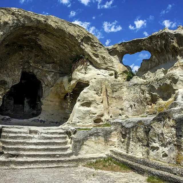 Уплисцихе – древнейший пещерный город и родина сталина – гори или куда съездить из тбилиси за 1 день.