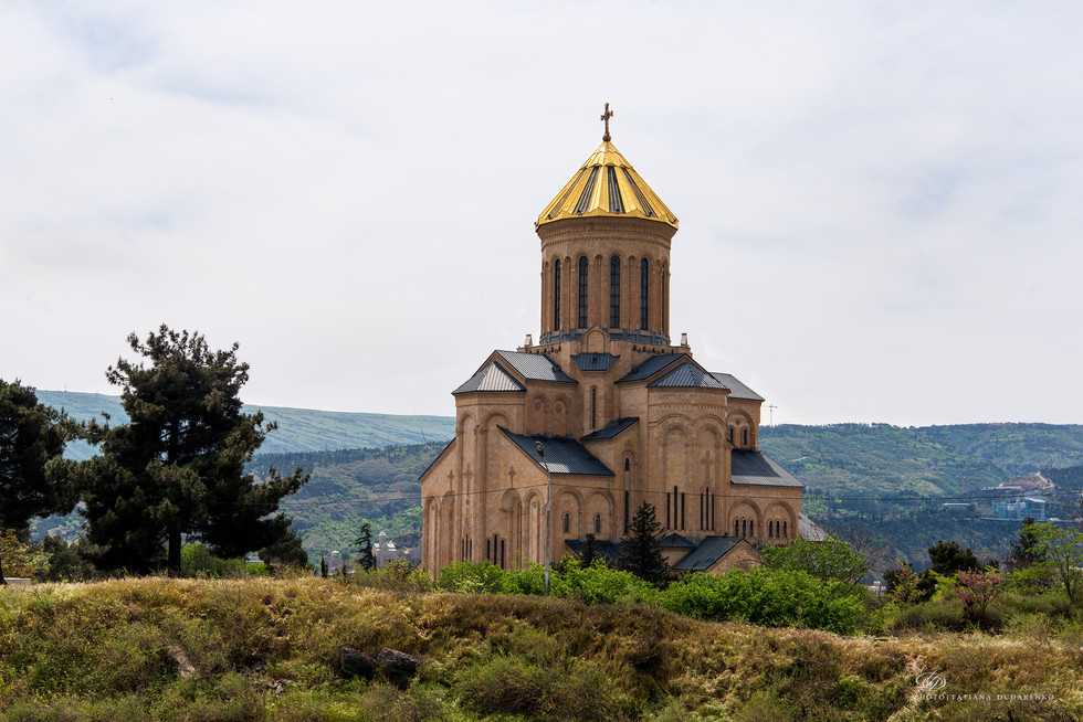 Кафедральный собор святой троицы в тбилиси