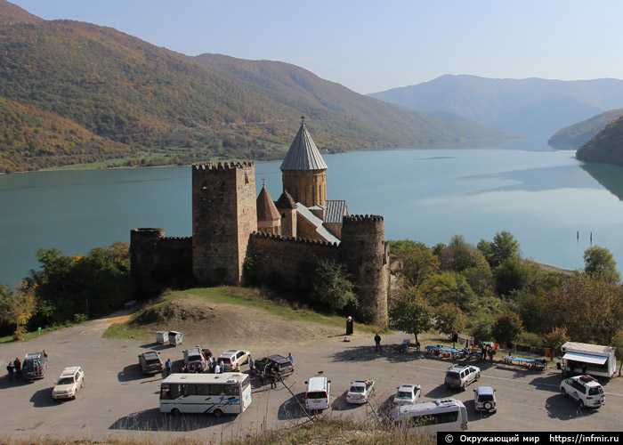 Крепость ананури. экскурсии по грузии | страна мастеров