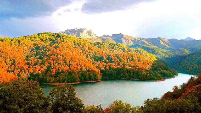 Как добраться до горы мтацминды в тбилиси. стоимость аттракционов и смотровая площадка