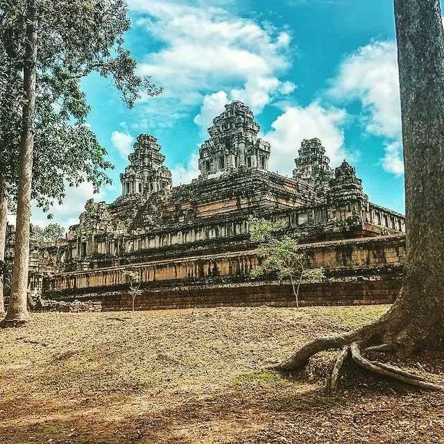 Фото храма Ангкор-Тхом в Ангкоре, Камбоджа Большая галерея качественных и красивых фотографий храма Ангкор-Тхом, которые Вы можете смотреть на нашем сайте