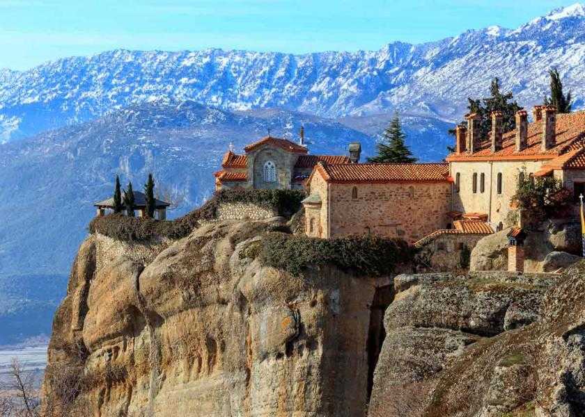 Древние монастыри в горах греции | brave defender