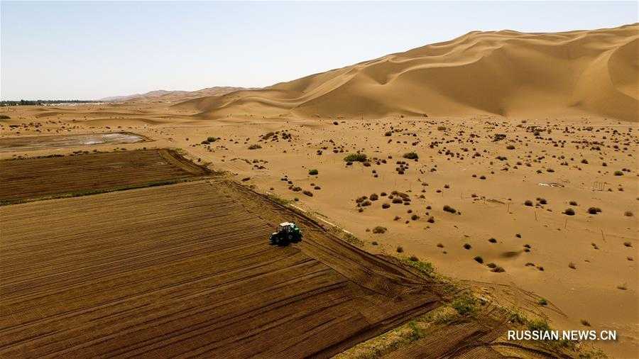 Зачем китайцы построили рекордно длинную трассу посреди пустыни