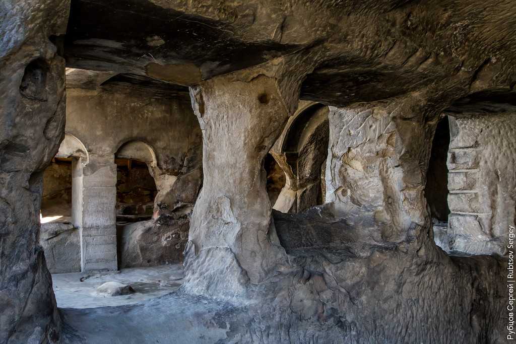 Исследуем пещерную грузию: восьмиэтажный монастырь, территориальный спор с азербайджаном и следы динозавров - самокатус