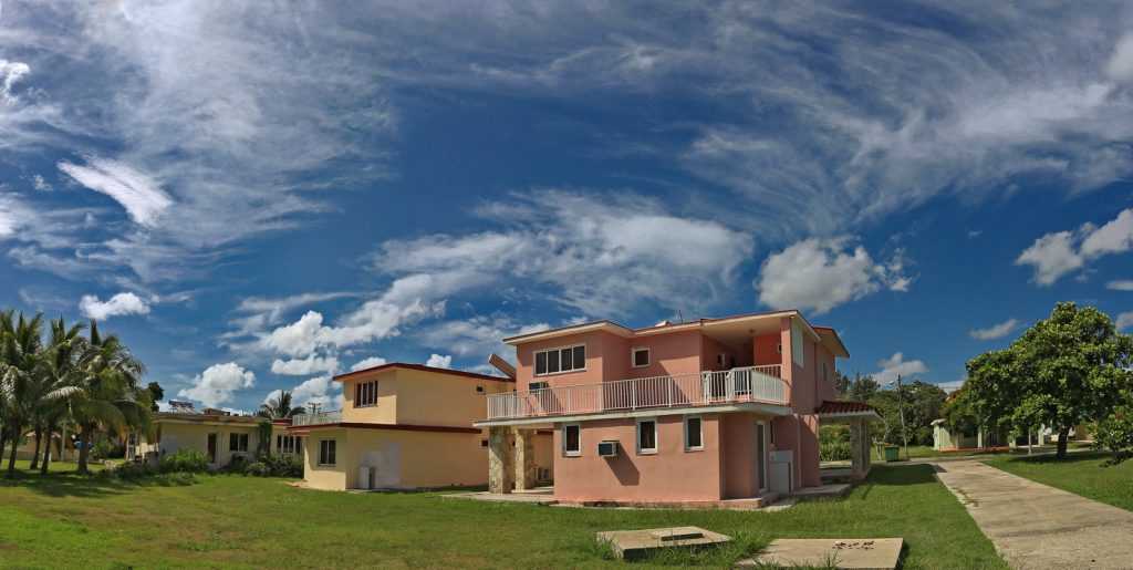 Тарара — небольшой курортный город на Кубе, в 10 км на востоке от Гаваны, по дороге в Варадеро Город расположен на пляже Санта-Мария Местные пляжи являются одними из самых лучших на Кубе На территории Тарары находится современный лечебно-оздоровительный ц