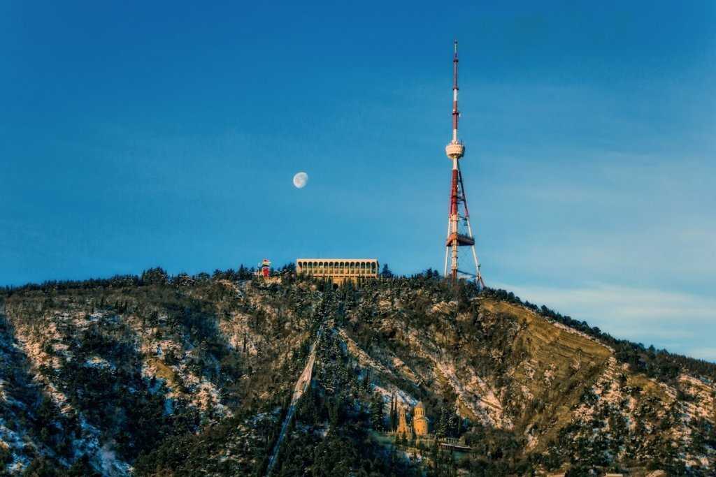 Гора мтацминда в тбилиси – парк, пантеон, фуникулер, как добраться, фото, видео, отели – туристер.ру