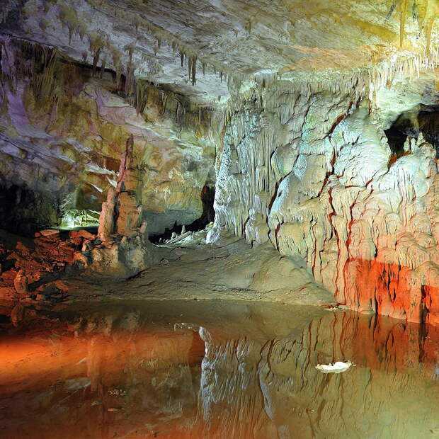Самые красивые пещеры грузии