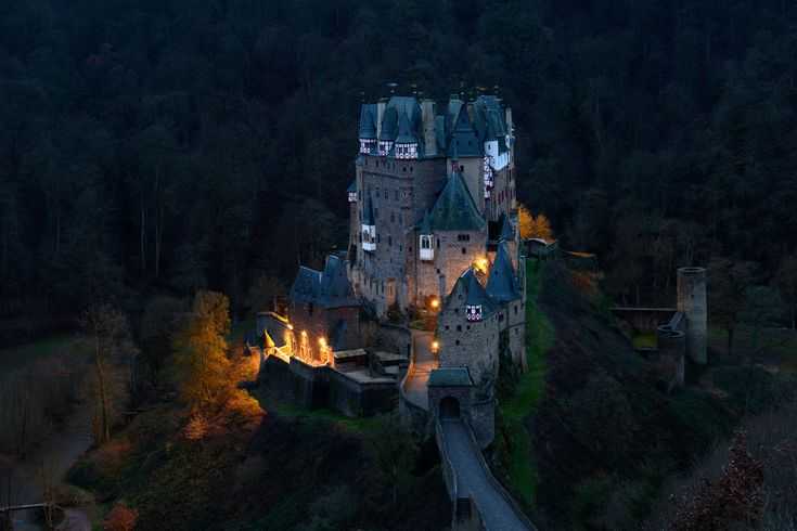 Замок бург эльц в германии – шедевр средневекового зодчества