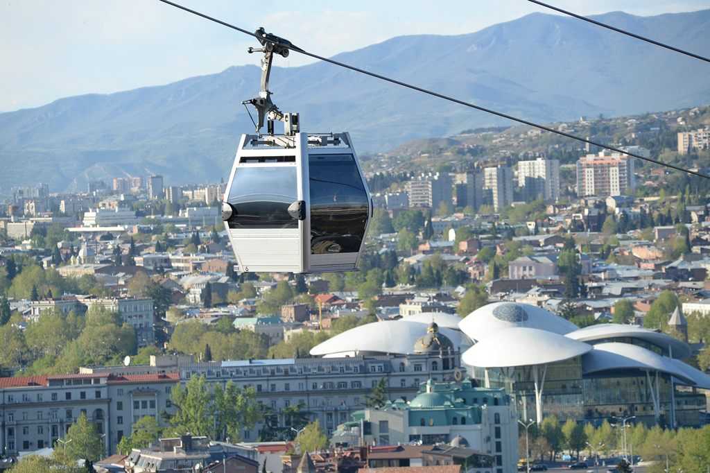 Уникальное место в тбилиси – гора мтацминда: все о фуникулере, парке развлечений и других достопримечательностях