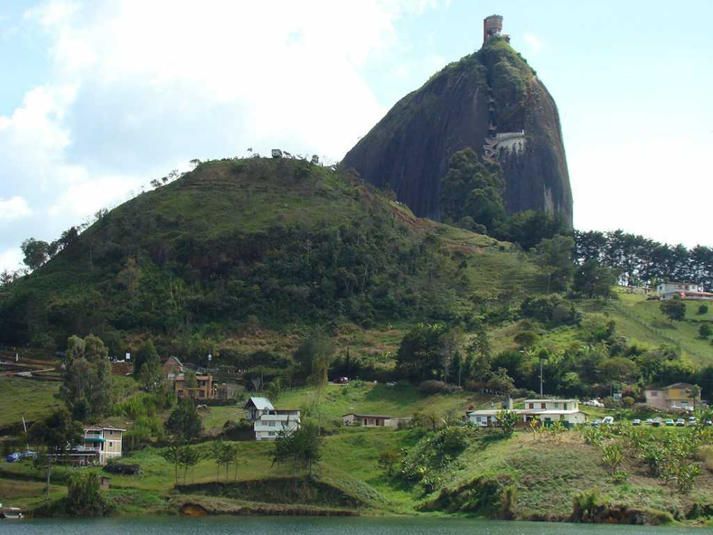 Эль-пеньон-де-гуатапе: «священный каменный айсберг»