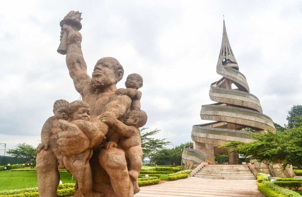 Фото города Яунде в Камеруне Большая галерея качественных и красивых фотографий Яунде, на которых представлены достопримечательности города, его виды, улицы, дома, парки и музеи