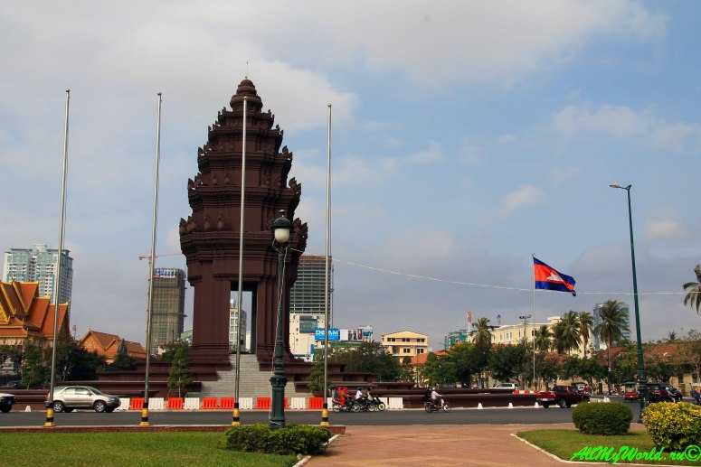 Фото города Пномпень в Камбодже Большая галерея качественных и красивых фотографий Пномпеня, на которых представлены достопримечательности города, его виды, улицы, дома, парки и музеи