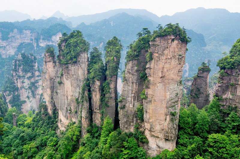 Летающие горы в китае. национальный парк чжанцзяцзе