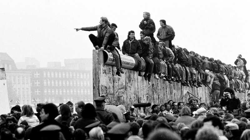 Берлинская стена: история возникновения и факты о побегах и падении