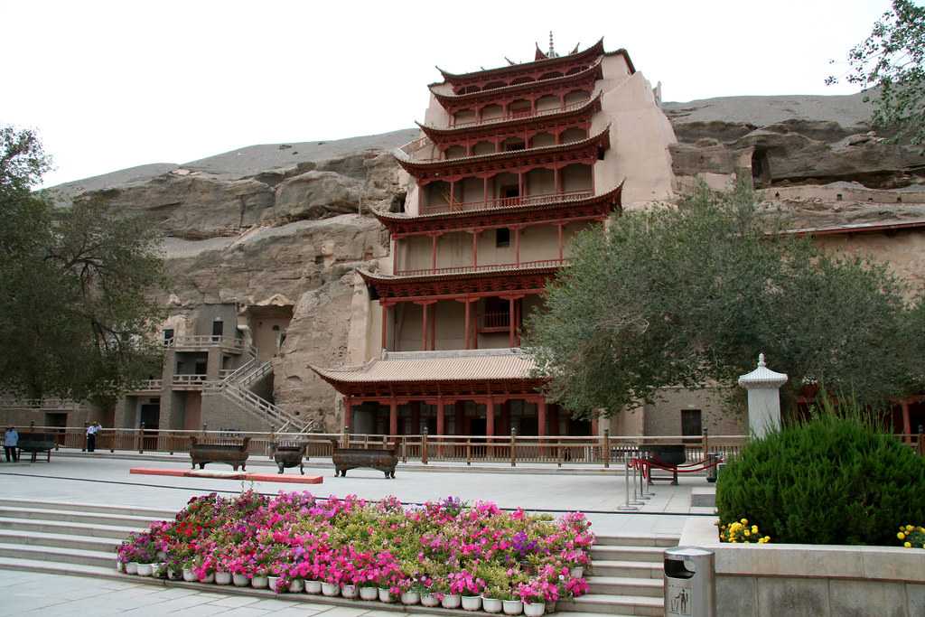 Пещеры могао в окрестностях дуньхуаня - пещеры тысячи будд