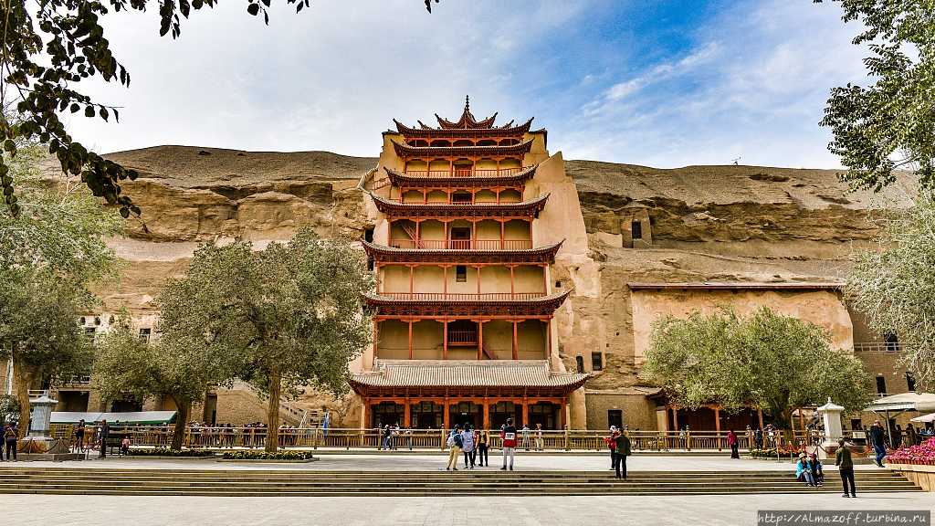 Достопримечательности китая: пещерные храмы могао | tourpedia.ru