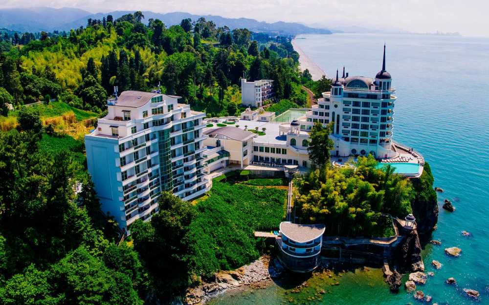 Курорты грузии на море: где лучше отдыхать, популярные города и пляжные поселки на черноморском побережье, а также какие цены на жилье и развлечения?