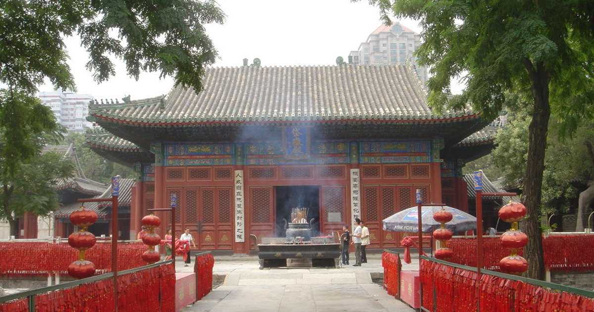 Фото храма Конфуция в Пекине, Китай Большая галерея качественных и красивых фотографий храма Конфуция, которые Вы можете смотреть на нашем сайте
