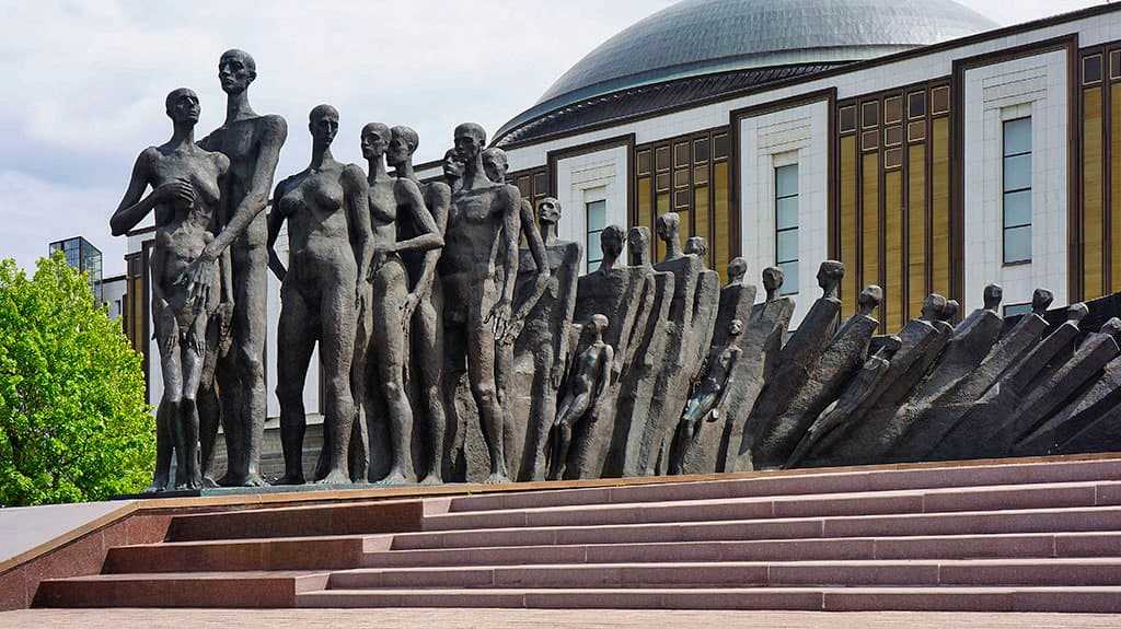 Советский военный мемориал и памятник воину-освободителю в трептов-парке