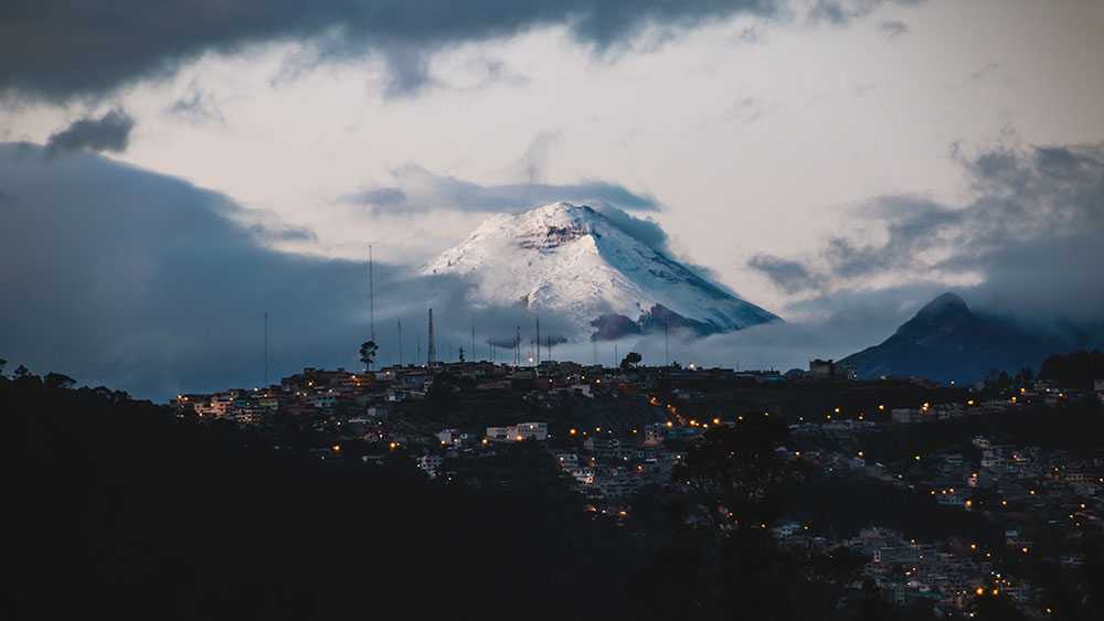 В мексике, за 3 дня на поле вырос огромный вулкан (фото). парикутин — самый молодой в мире вулкан, начало извержения.