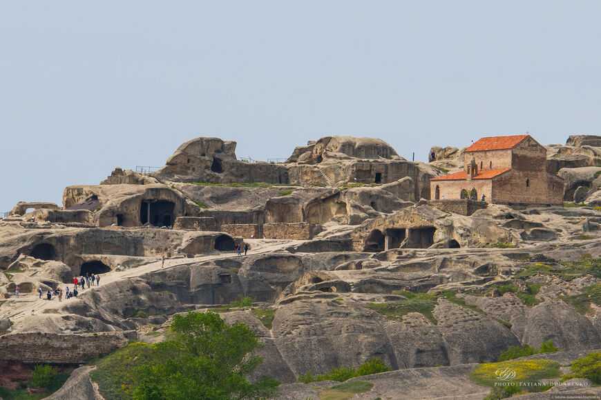 Исследуем пещерную грузию: восьмиэтажный монастырь, территориальный спор с азербайджаном и следы динозавров