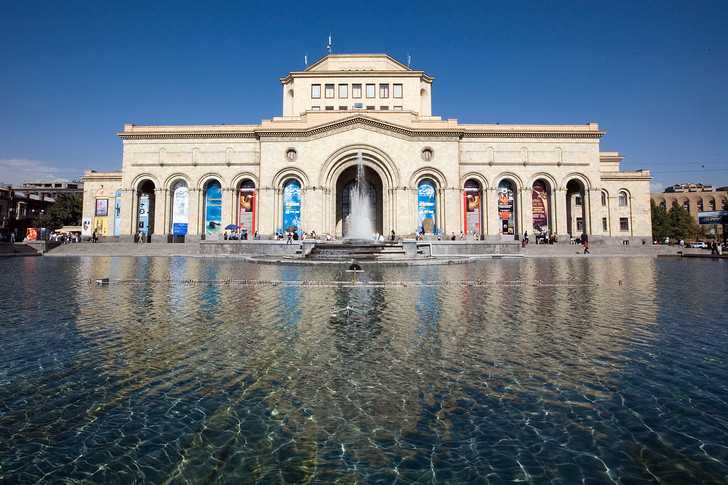 Фото города Армения в Колумбии Большая галерея качественных и красивых фотографий Армении, на которых представлены достопримечательности города, его виды, улицы, дома, парки и музеи