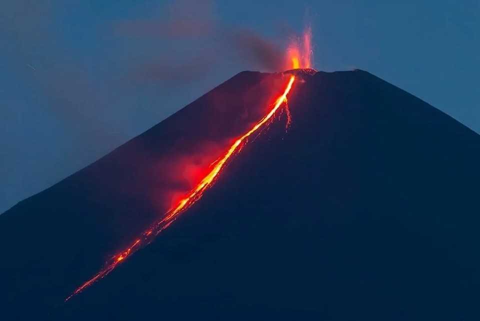 Самые высокие вулканы в мире. список и местонахождение самых крупных действующих вулканов мира