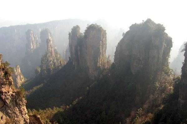 Летающие горы в китае. национальный парк чжанцзяцзе