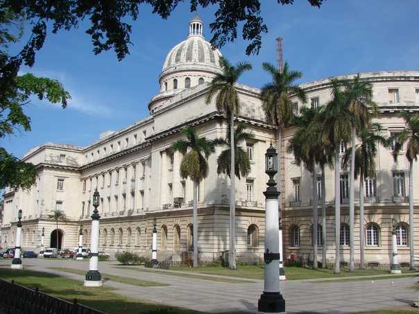 Фото музея революции в Гаване в Гаване, Куба Большая галерея качественных и красивых фотографий музея революции в Гаване, которые Вы можете смотреть на нашем сайте