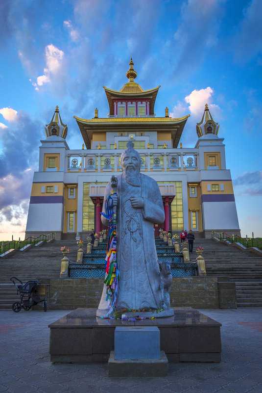 Храм изумрудного будды