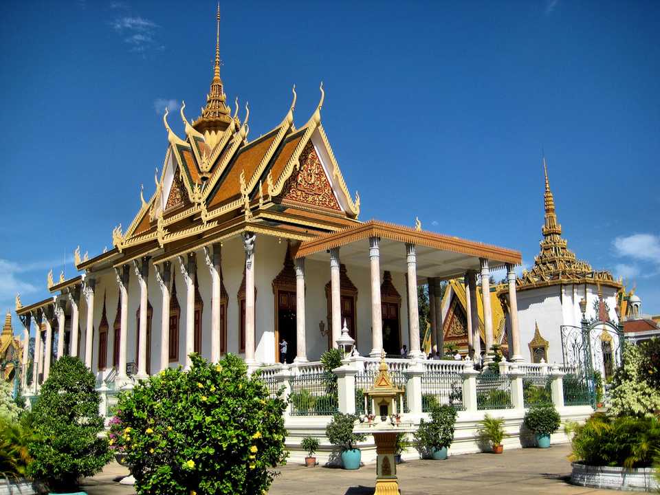 Подборка видео про Пномпень от популярных программ и блогеров, которые помогут Вам узнать о городе Пномпень и Камбоджи много нового и интересного