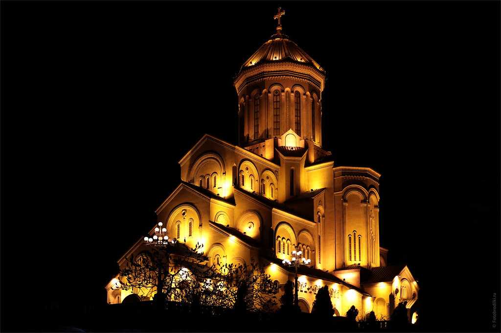 Цминда Самеба — самый большой православный собор Тбилиси, который считается одним из символов новой Грузии.
