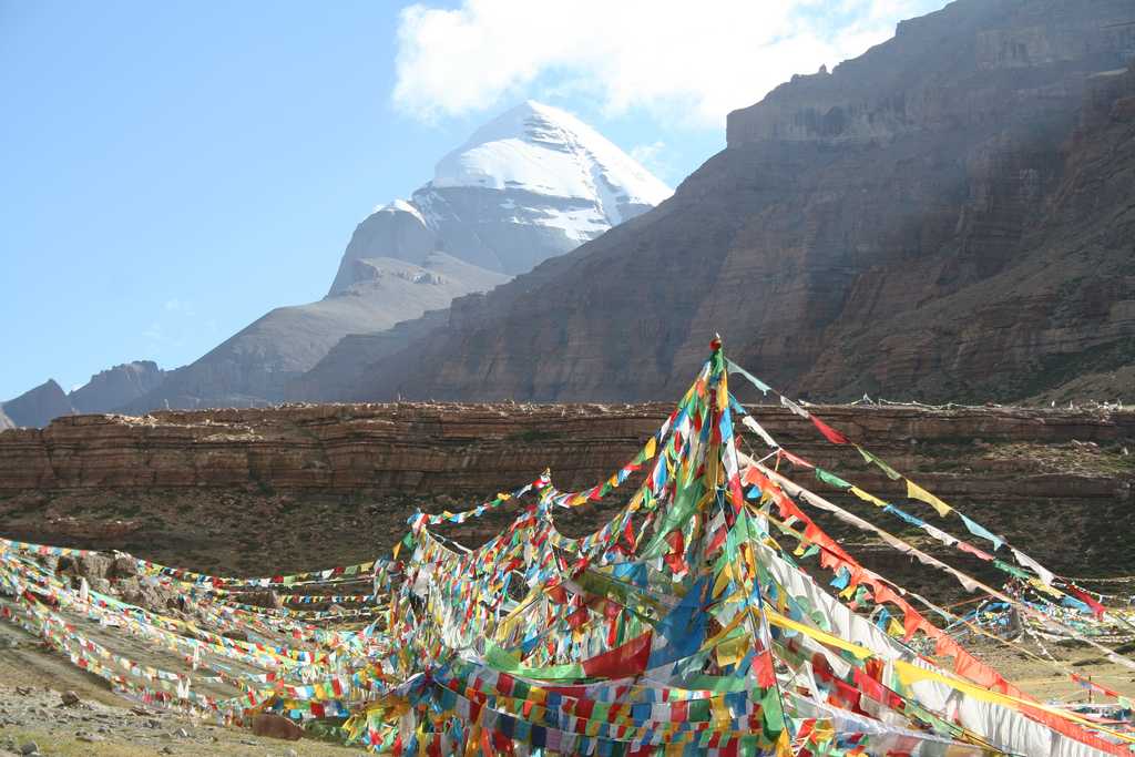 Гора кайлас в тибете: мистический город богов, загадки и феномены