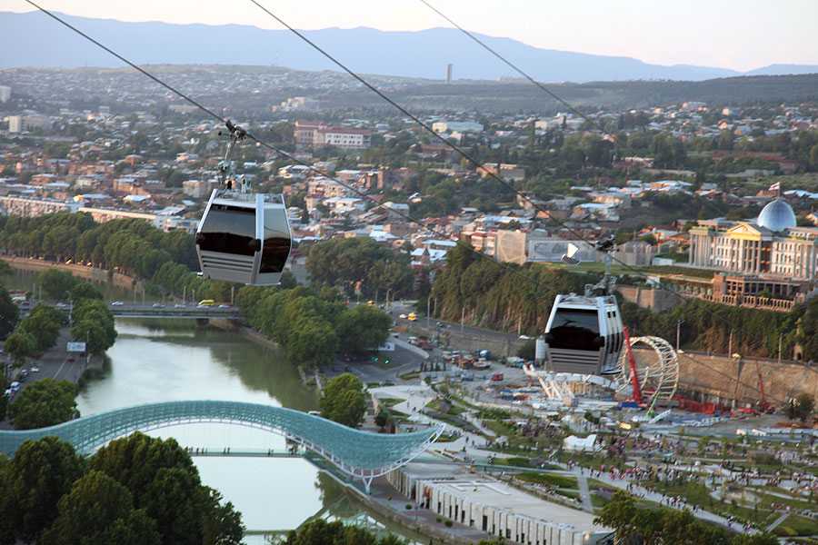 Уникальное место в тбилиси – гора мтацминда: все о фуникулере, парке развлечений и других достопримечательностях