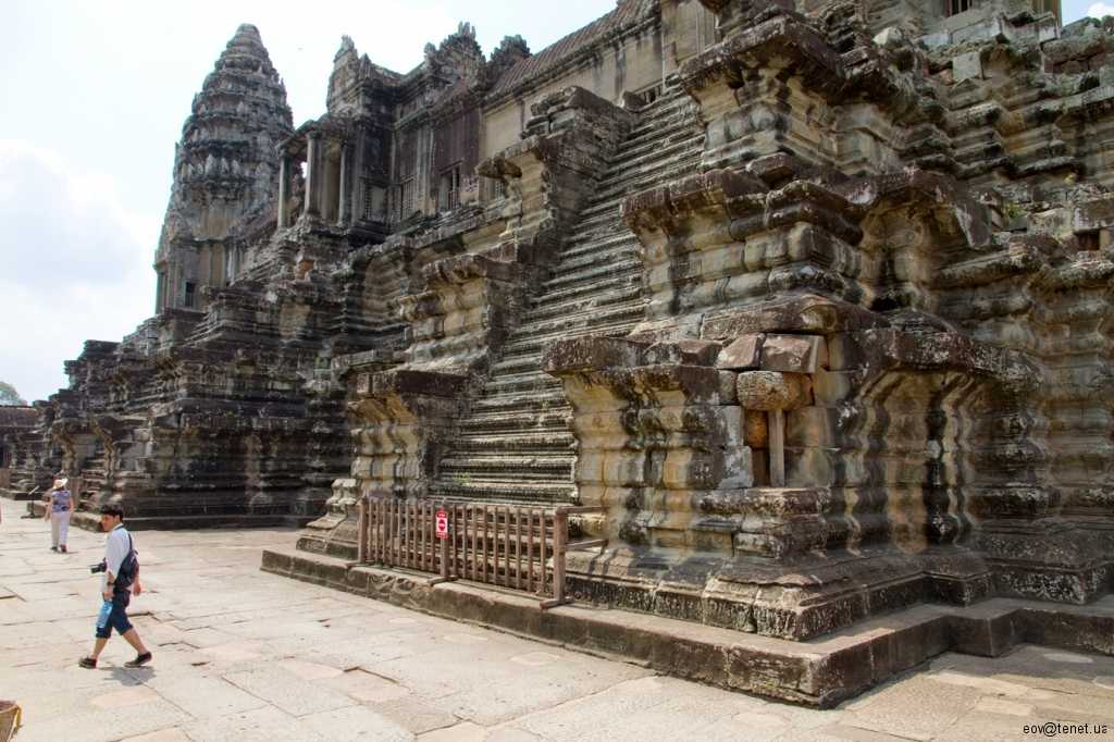 Храм байон в камбодже (ангкор). история, архитектура, как добраться, отзывы, отели рядом — туристер.ру