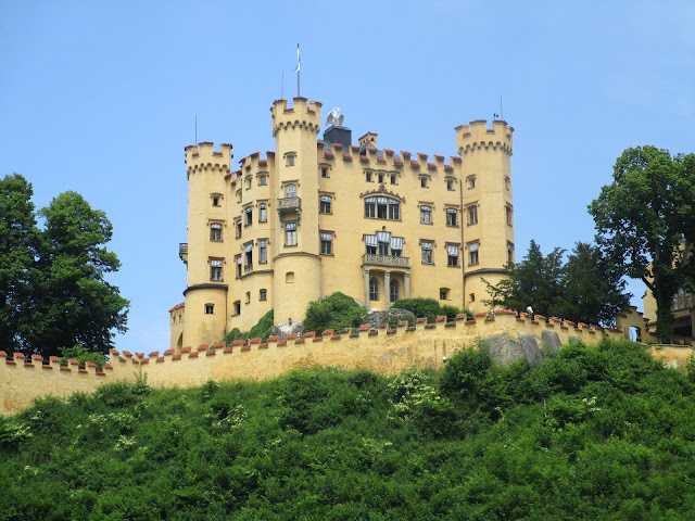 Самостоятельно замок нойшванштайн и замок хоэншвангау бавария германия