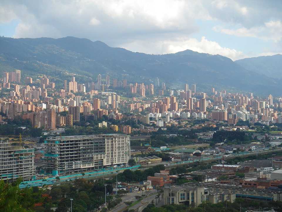 Медельин | самый развитый город колумбии • блог camino distinto