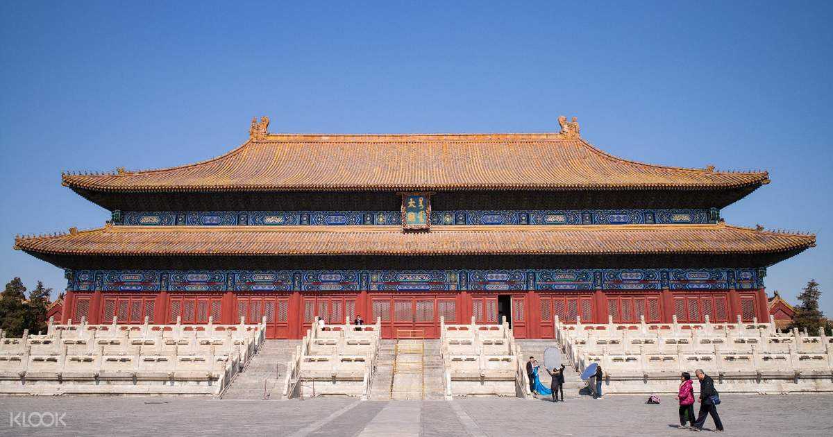 Летний дворец императора в пекине в парке ихэюань