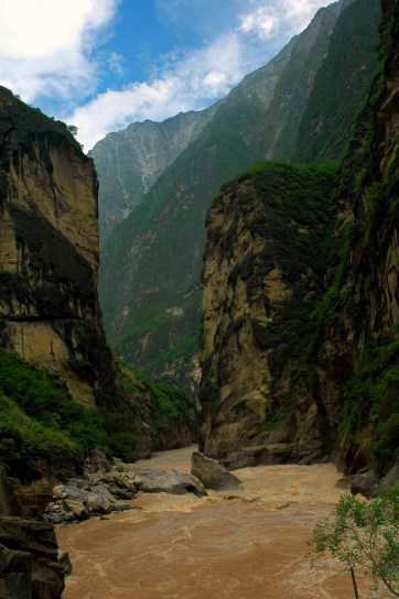 Поход в горы китая в ущелье прыгающего тигра и горы аватара